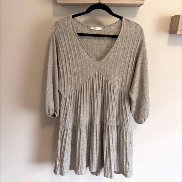 Lush Dresses & Skirts - Lush Tiered Babydoll Knit Dress in Oatmeal, size M
